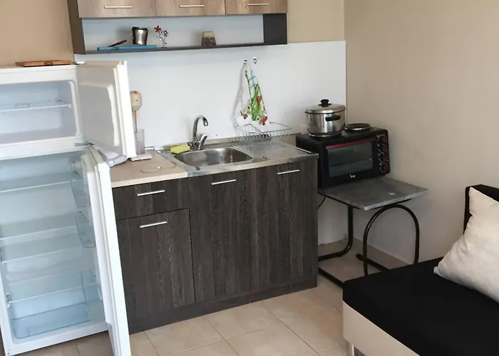 And Sea 2 Nyaraló Néa Karváli